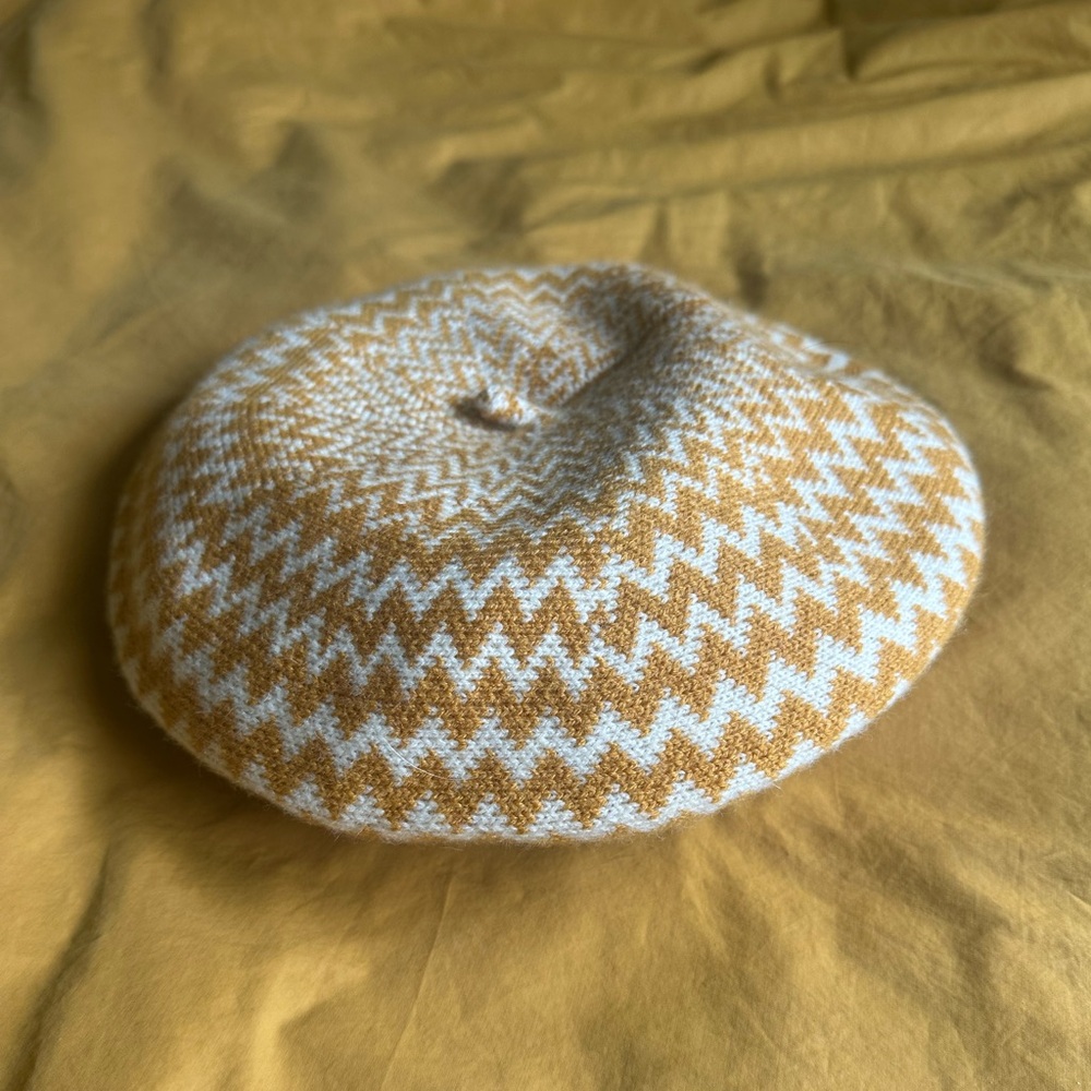 Beret chevron pattern